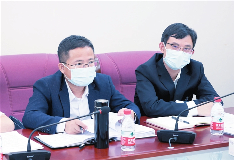 市人大代表圍繞政府工作報(bào)告進(jìn)行討論